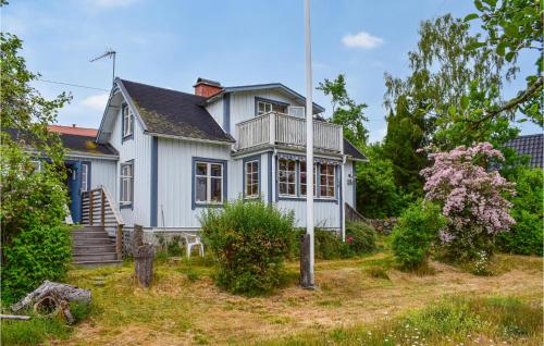 3 Bedroom Stunning Home In Ronneby