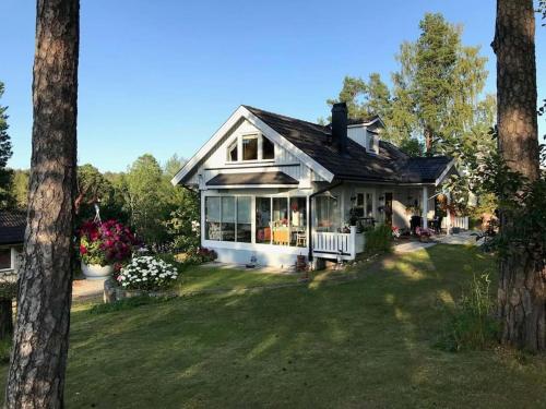 Peaceful family home with sea view